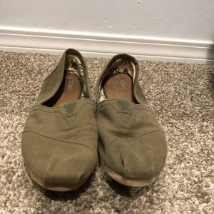 Toms Classic Olive Green Size 7